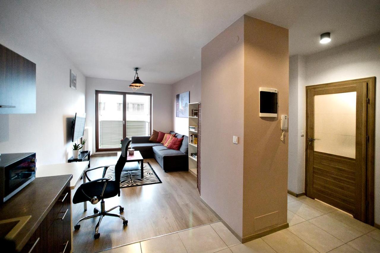 Airport Okecie Klobucka P&O Serviced Apartments Warschau Buitenkant foto