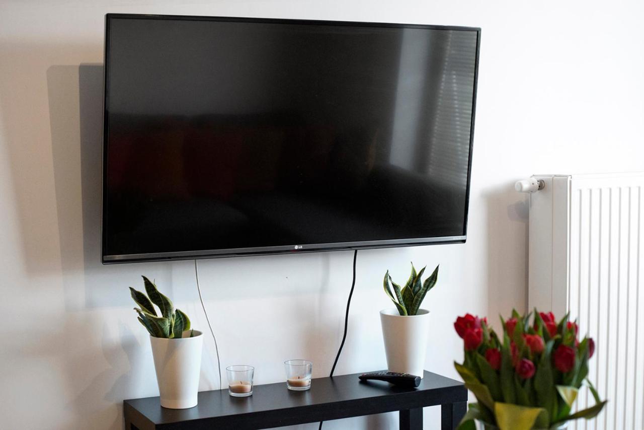 Airport Okecie Klobucka P&O Serviced Apartments Warschau Buitenkant foto