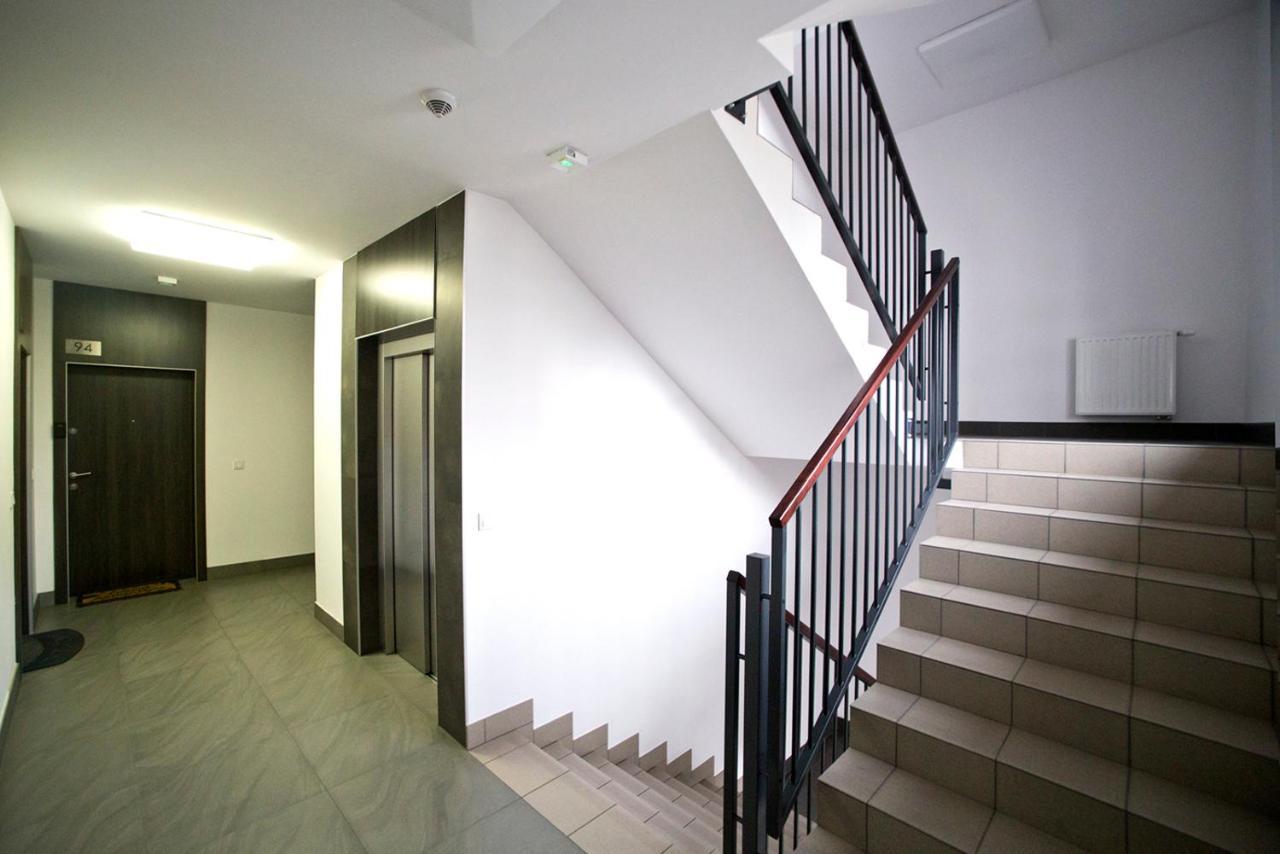 Airport Okecie Klobucka P&O Serviced Apartments Warschau Buitenkant foto